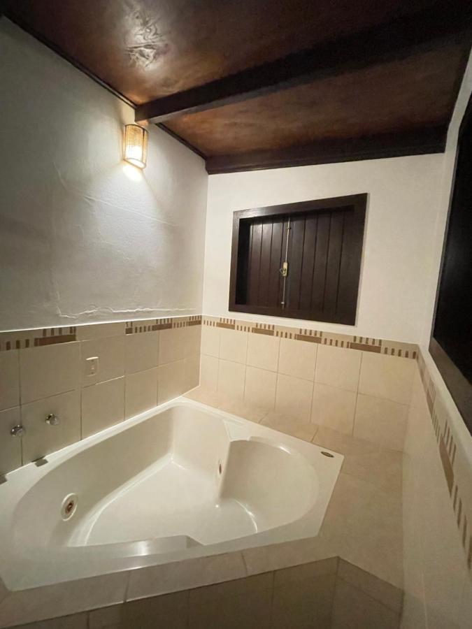Queen Suite Spa Bath,1273686814:JPEG